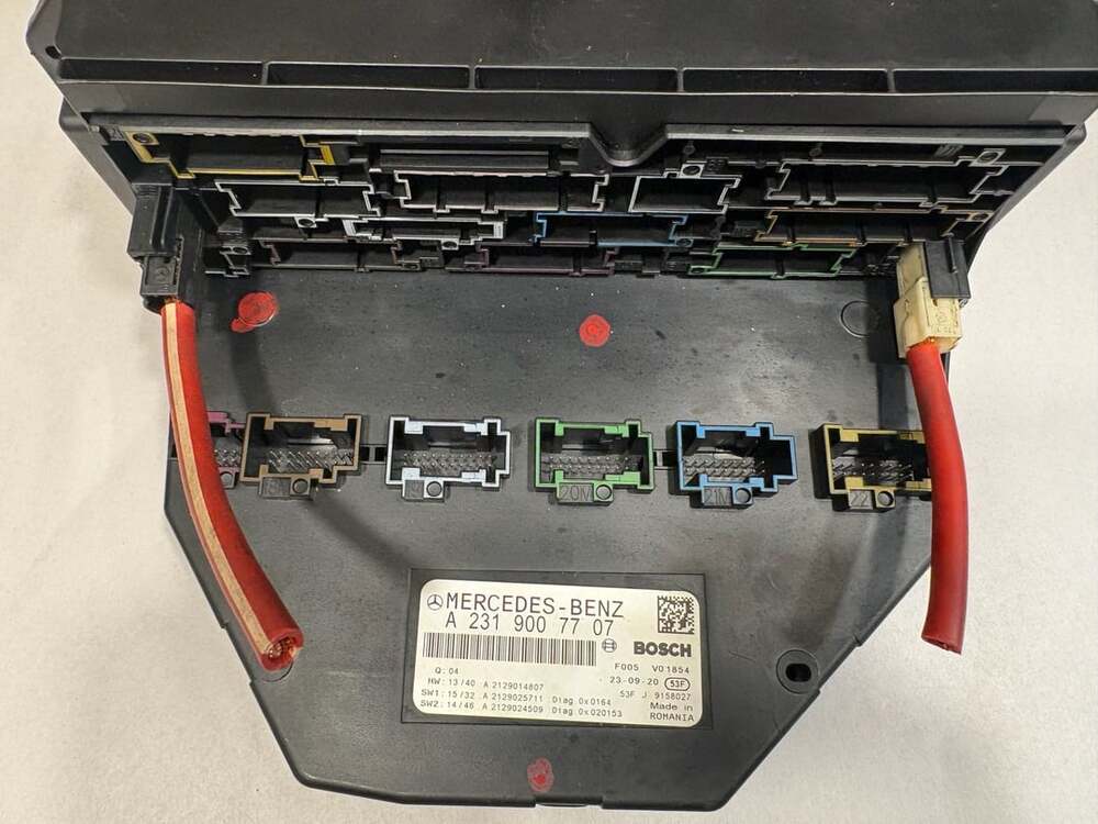 08-14 Mercedes C300 W204 Front SAM Fuse Box Relay Module A2319007707 OEM
